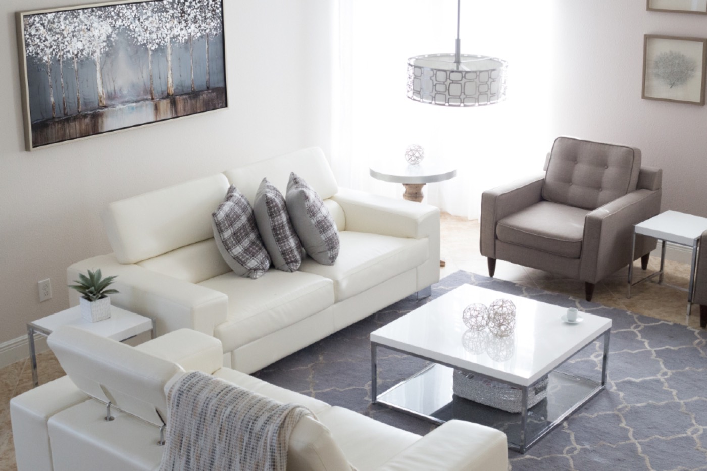 Spacious living room